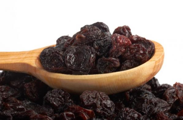 مقایسه کیفیت کشمش پلویی آفتابی با صنعتی