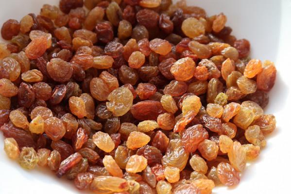 بررسی مواد تشکیل دهنده موجود در کشمش پلویی