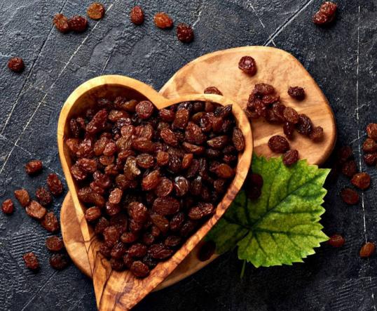 بررسی میزان کالری 100 گرم کشمش پلویی