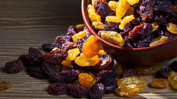 بازار خرید کشمش تیزابی بی دانه