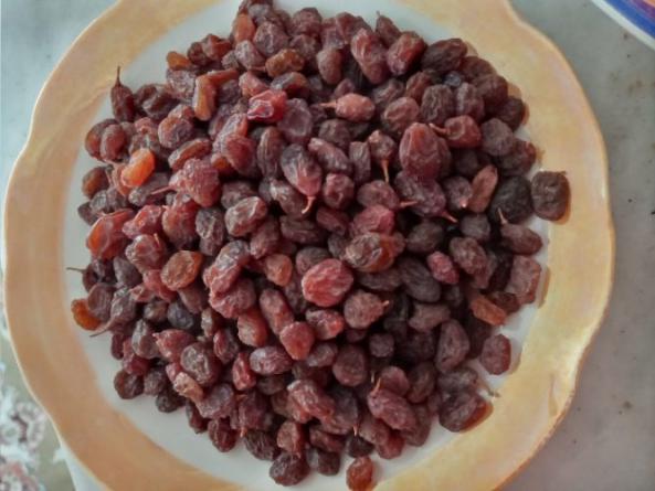 مقایسه میزان فیبر کشمش تیزابی با انگور