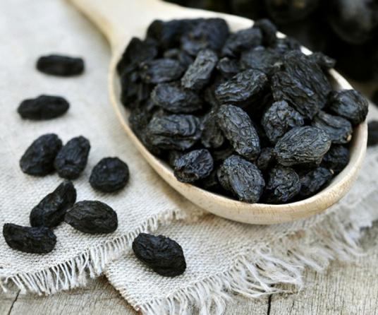 آیا مصرف زیاد کشمش تیزابی ضرر دارد؟